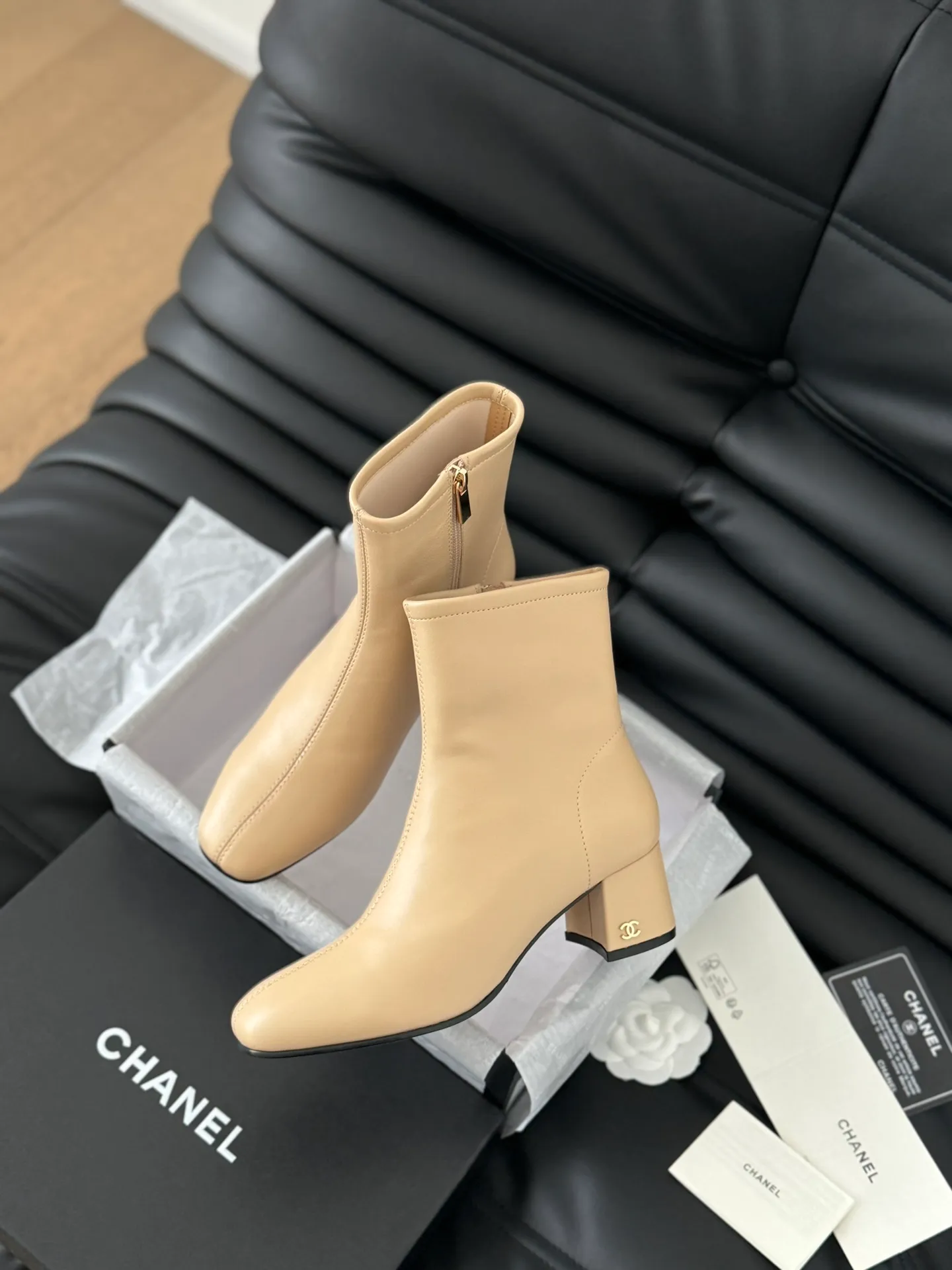 👟👟Ex-factory price 640👟👟 Purchasing-grade Chanel classic new stretch boots series! The leather texture is super good, and the upper is delicate ~ Calfskin upper, sheepskin lining, original outsole! Size:35-39 Other sizes are determined